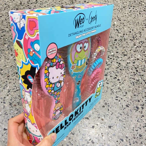 Hello Kitty x Wet Brushes Detangling Accessory Bundle - Picture 2 of 3